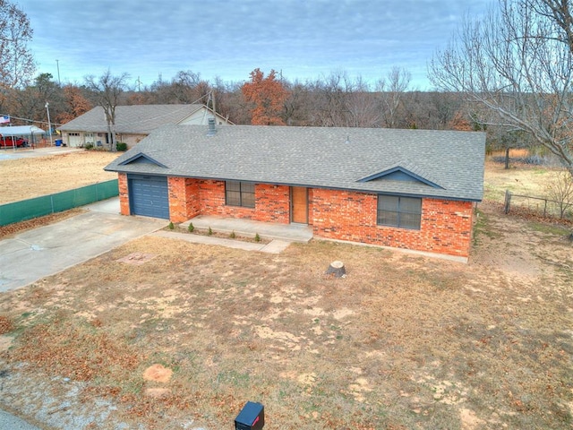 view of front facade with a garage