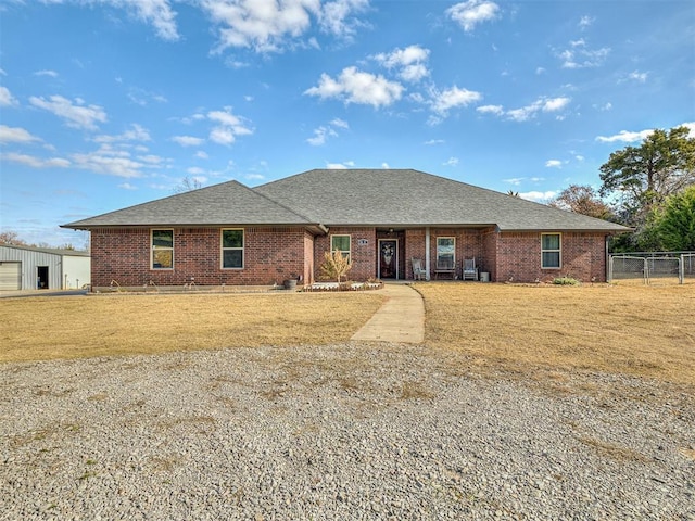 ranch-style house featuring a front yard