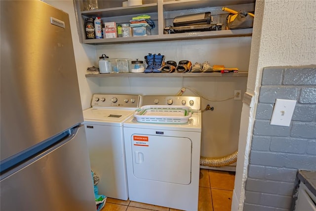 washroom with light tile patterned flooring and independent washer and dryer