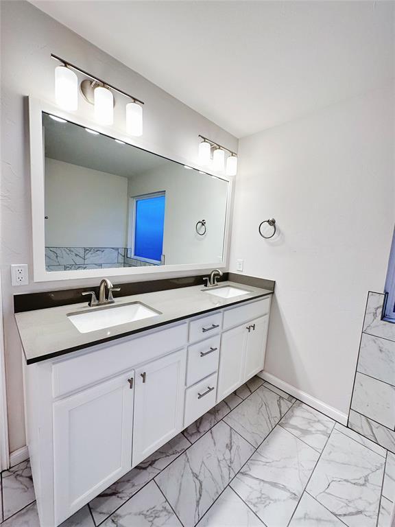 bathroom with vanity