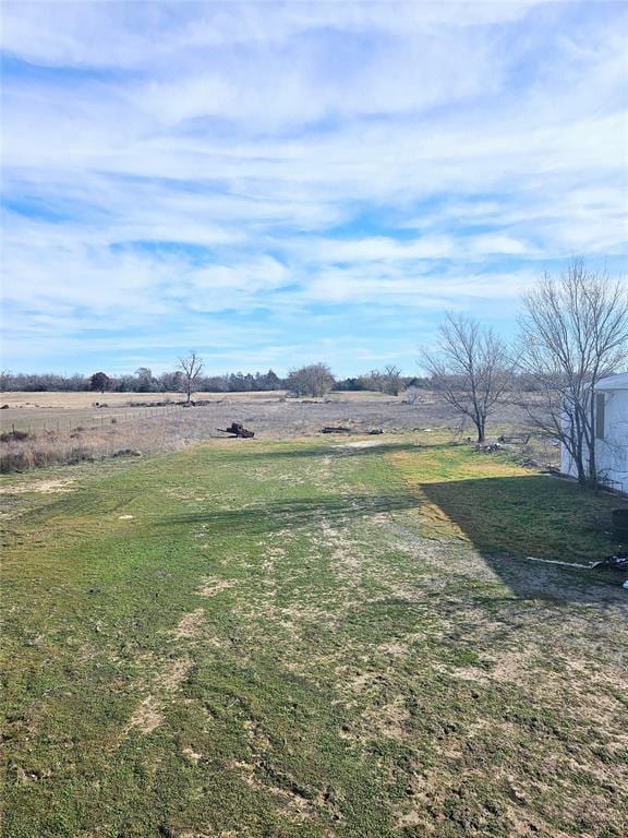 view of yard featuring a rural view