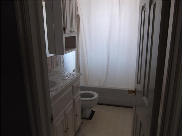 full bathroom featuring tile patterned flooring, vanity, toilet, and shower / tub combo with curtain