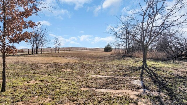 view of yard featuring a rural view