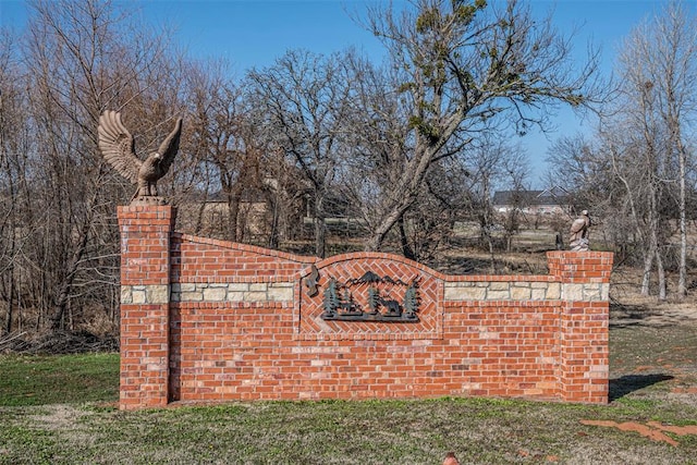 community / neighborhood sign with a lawn