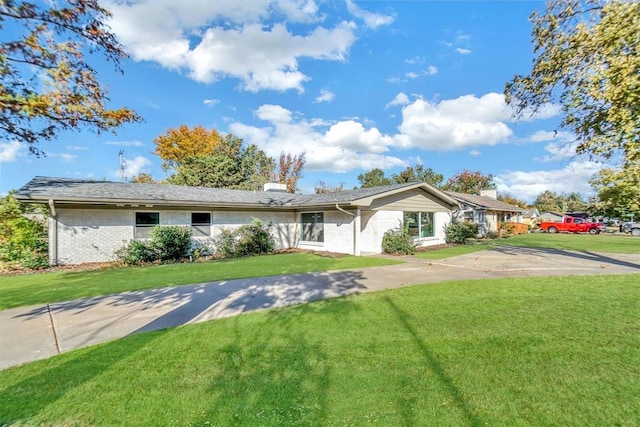 single story home with a front yard