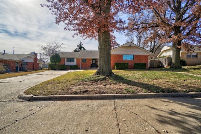 single story home featuring a front lawn