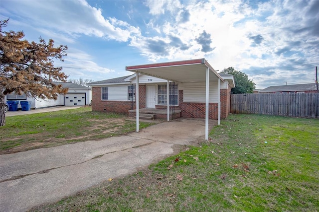 view of front of house featuring a carport and a front lawn