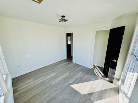 empty room featuring light hardwood / wood-style floors and ceiling fan