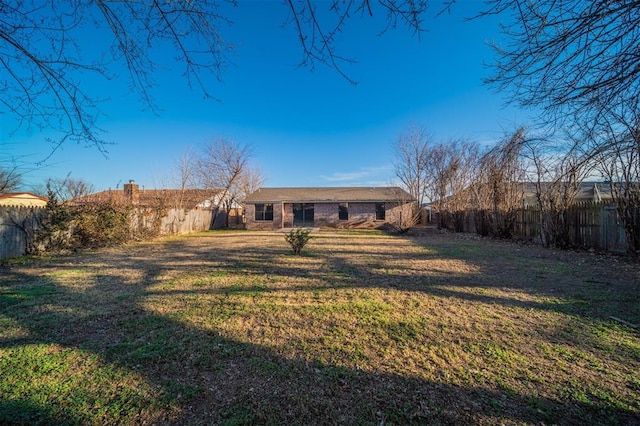 view of front of home featuring a front lawn