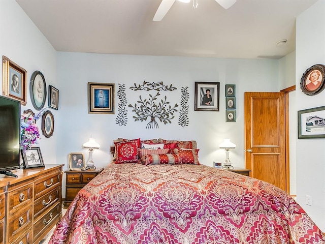 bedroom featuring ceiling fan