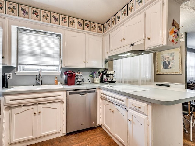 kitchen featuring sink, stainless steel dishwasher, kitchen peninsula, black electric stovetop, and custom exhaust hood