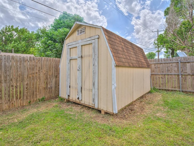 view of outdoor structure featuring a yard