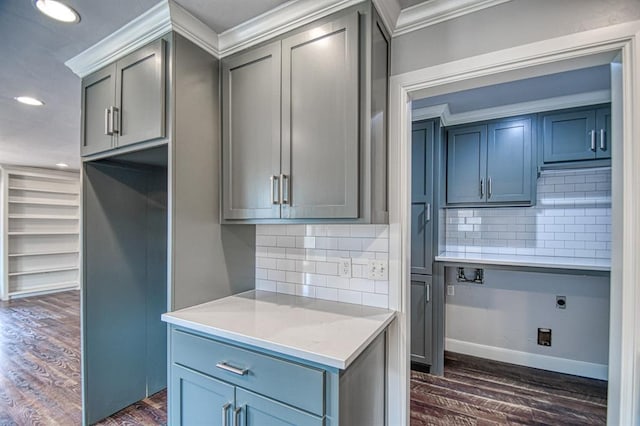 kitchen featuring gray cabinets, baseboards, light countertops, and dark wood-style flooring