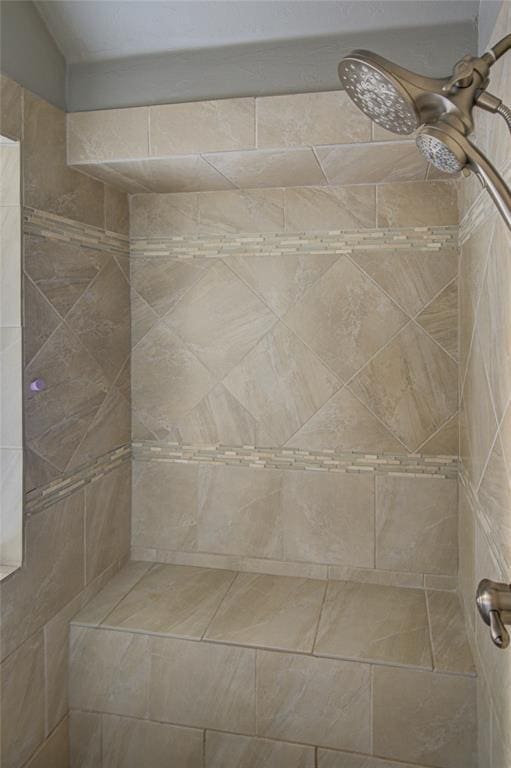 bathroom featuring a tile shower