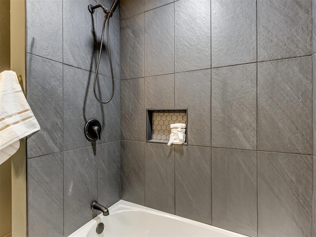 bathroom with vanity and tiled shower / bath