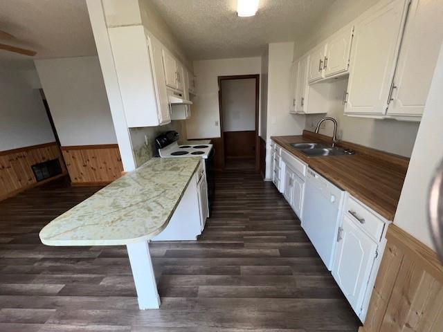 kitchen featuring white cabinetry, sink, dark wood-type flooring, a textured ceiling, and white appliances