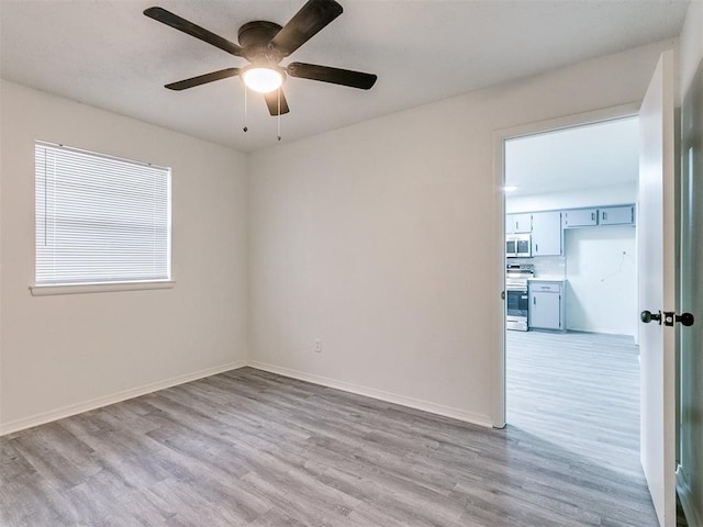 empty room featuring light hardwood / wood-style floors and ceiling fan