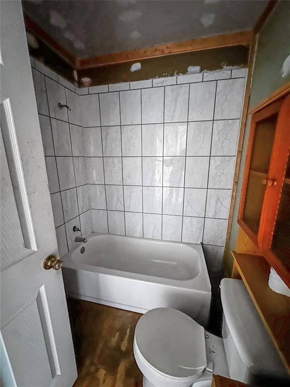 323 S Birch Ave, Erick, OK 73645 - full bathroom with toilet and shower / bath combination