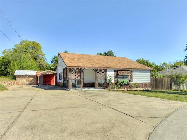 view of front of house featuring a front yard, an outdoor structure, and a garage