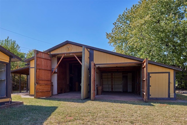 view of outbuilding with a yard