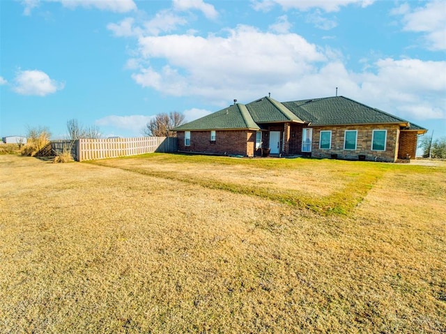 view of front facade with a front lawn