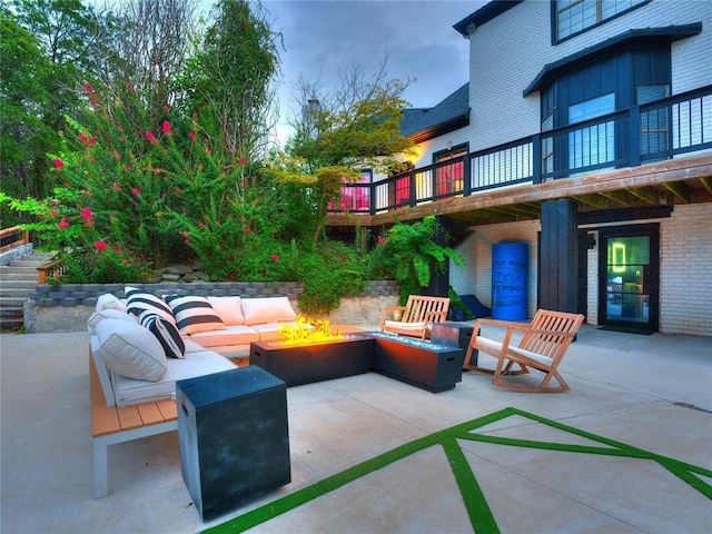 view of patio with an outdoor living space with a fire pit