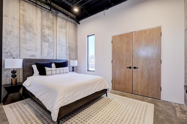 bedroom featuring a closet