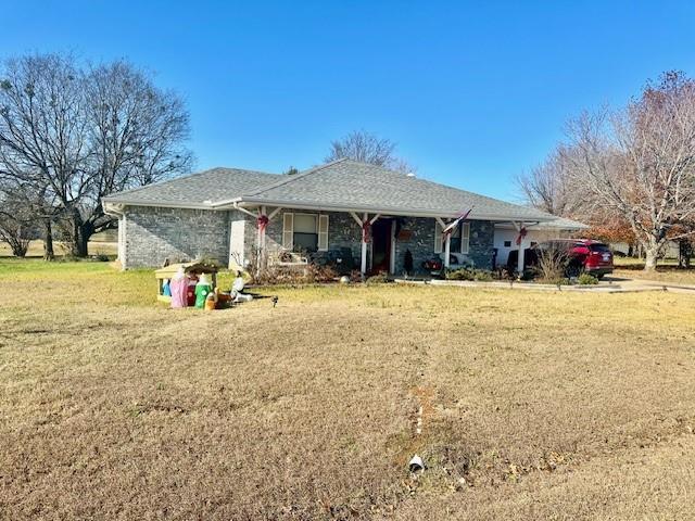 ranch-style home featuring a front yard