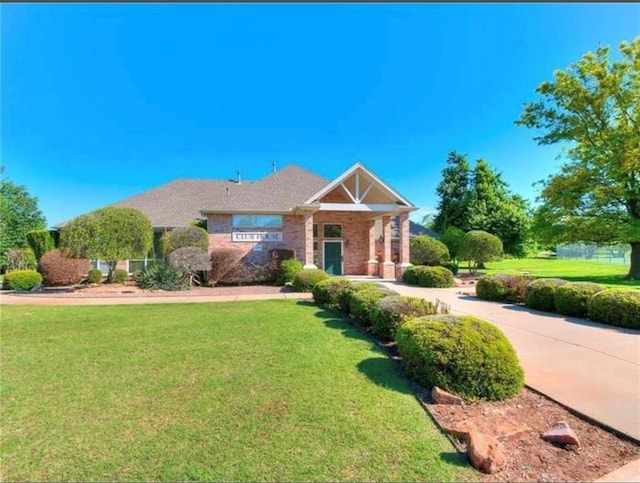 view of front of home with a front lawn