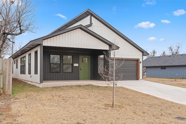 modern farmhouse style home featuring covered porch and a garage