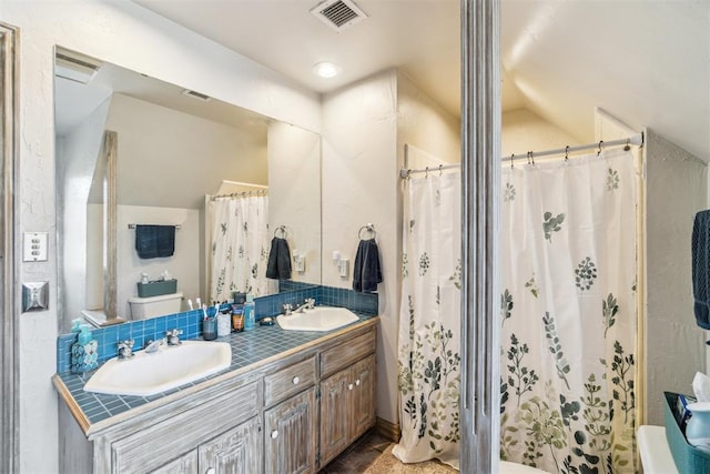 301 Club House Dr, Shawnee, OK 74801 - full bath featuring lofted ceiling, toilet, double vanity, and curtained shower