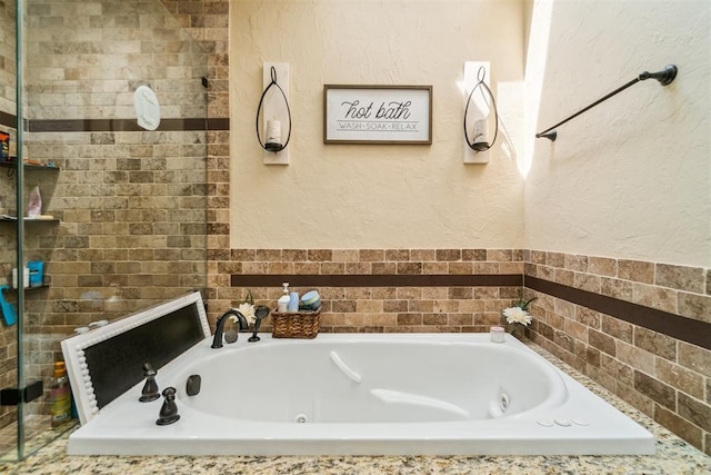 301 Club House Dr, Shawnee, OK 74801 - full bath featuring a jetted tub