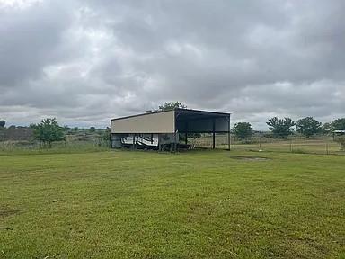 view of yard featuring a rural view