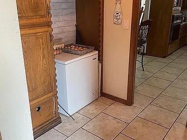 laundry area featuring washer / clothes dryer