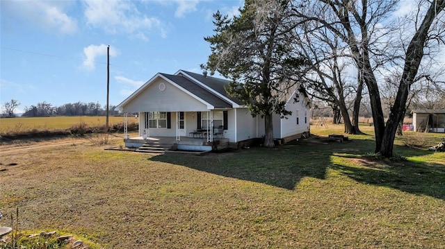 view of front facade featuring covered porch and a front yard