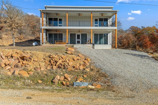 view of front of home featuring covered porch, ceiling fan, and a balcony