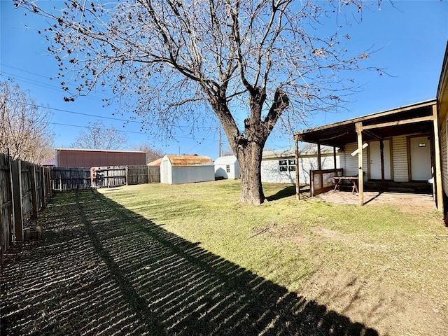 view of yard with a shed