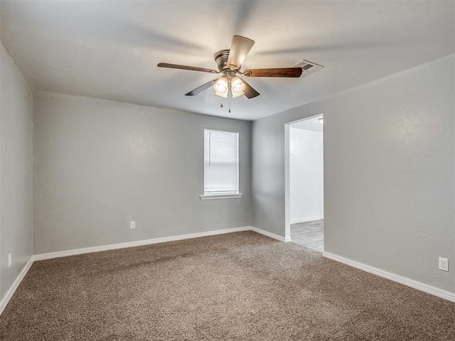 unfurnished room featuring ceiling fan and carpet