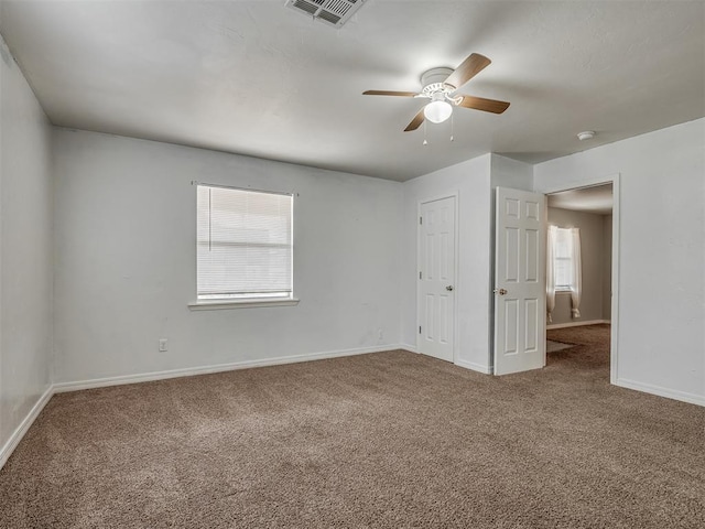 carpeted empty room featuring ceiling fan