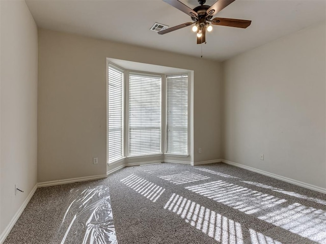 unfurnished room with carpet flooring and ceiling fan