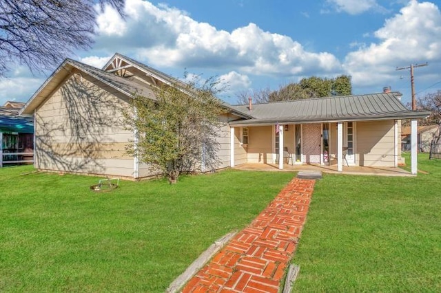 view of front of property with a front lawn and covered porch