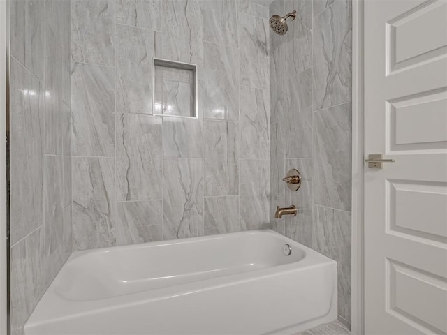 bathroom with bathtub / shower combination