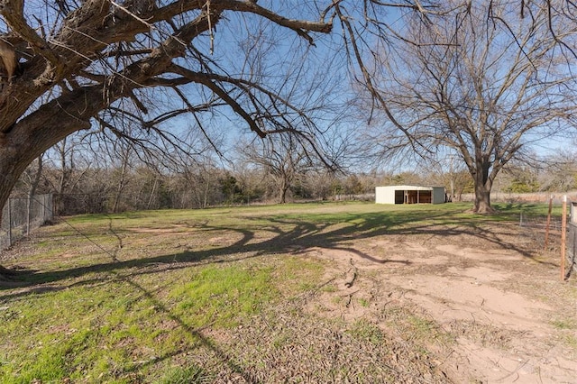 view of yard with an outdoor structure