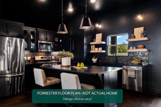 kitchen with a center island, sink, stainless steel appliances, a kitchen breakfast bar, and pendant lighting