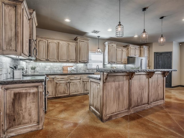 kitchen featuring visible vents, decorative backsplash, a breakfast bar, a center island, and stainless steel appliances