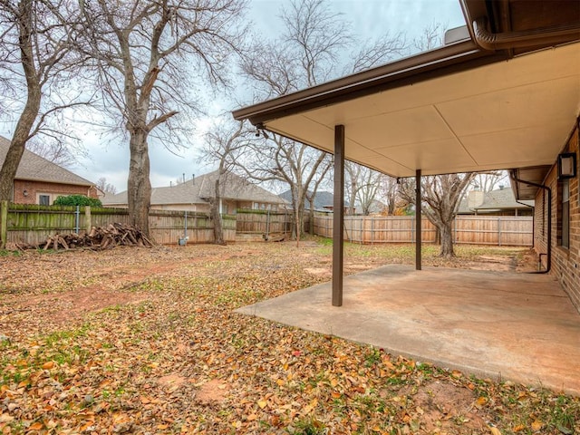 view of yard featuring a patio