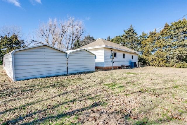 exterior space with a yard