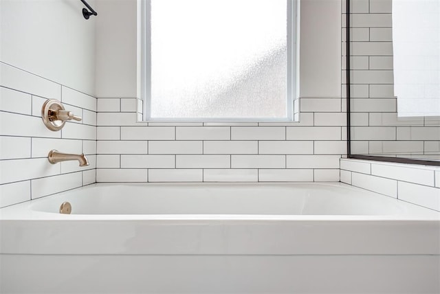 full bathroom featuring a bathing tub