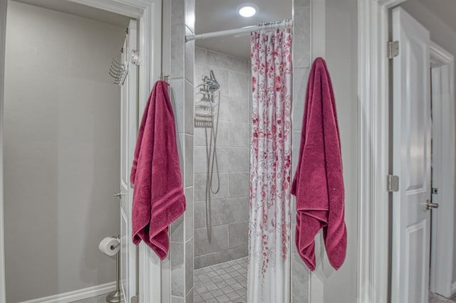 bathroom featuring curtained shower