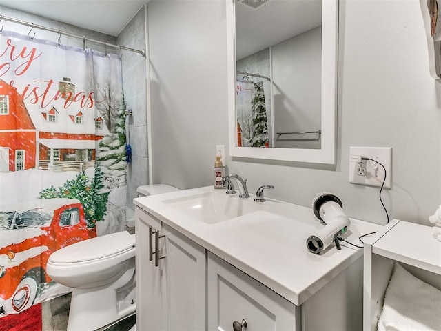 bathroom with vanity, curtained shower, and toilet